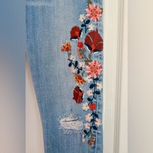 Abercrombie & Fitch Women’s 28/6 Harper Low Rise Ankle Jeans Embroidered Floral